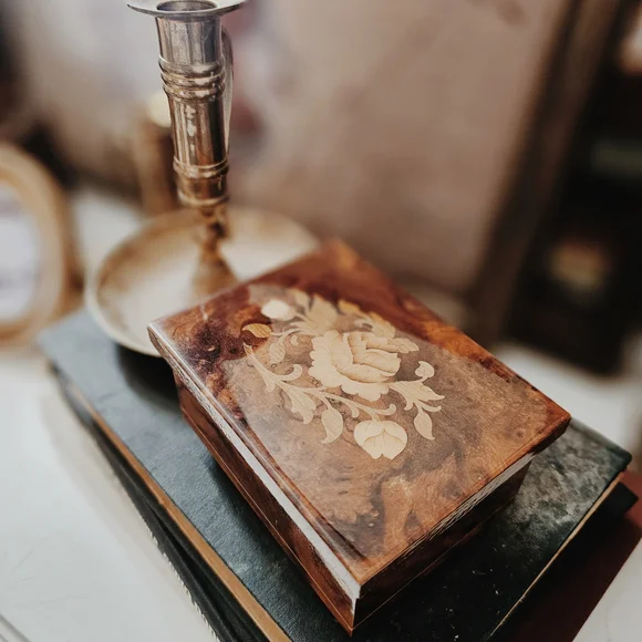 VINTAGE "Sorrento" Music Box With Brown Floral Design - Picture 1 of 6